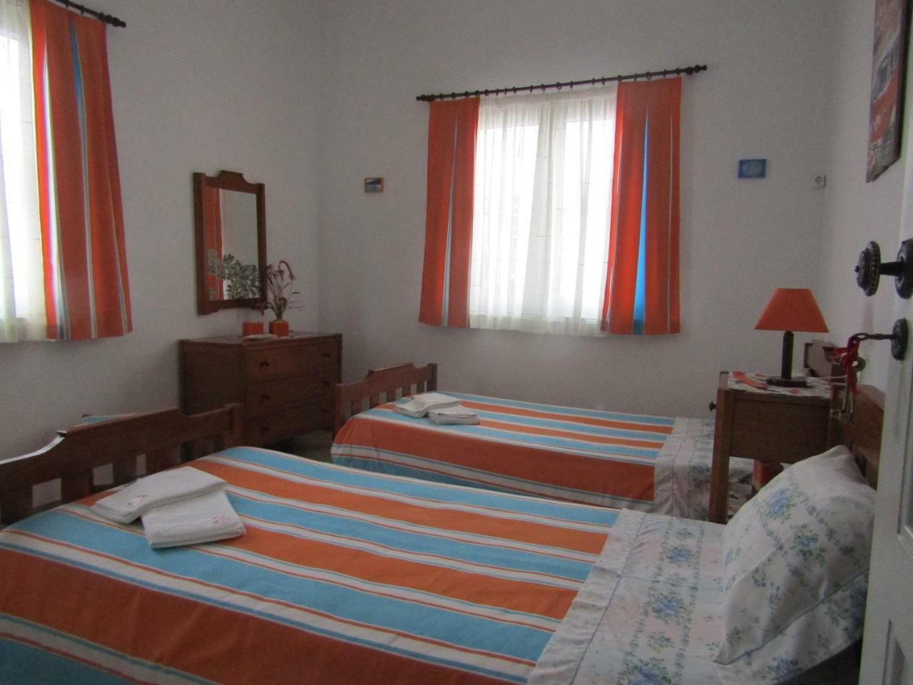 West Coast Surf Hostel Арея-Бранка Экстерьер фото